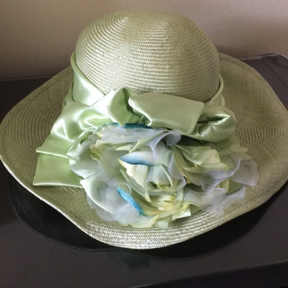 Light green hat